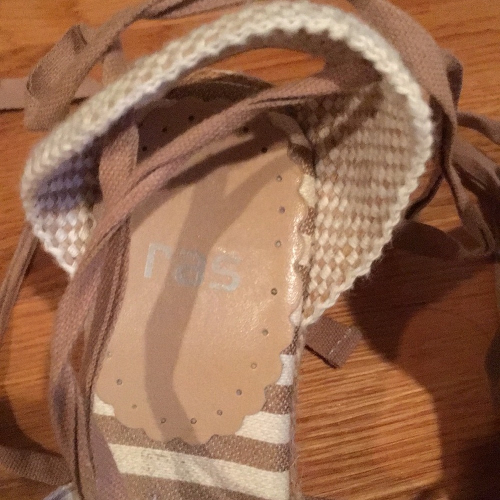 Espadrilles - Picture 3 of 5